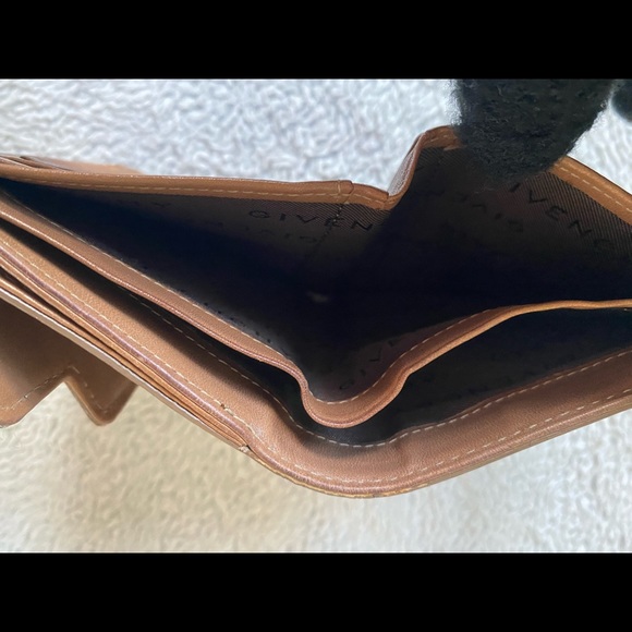 AUTHENTIC BIFOLD GIVENCHY WALLET - Picture 8 of 16